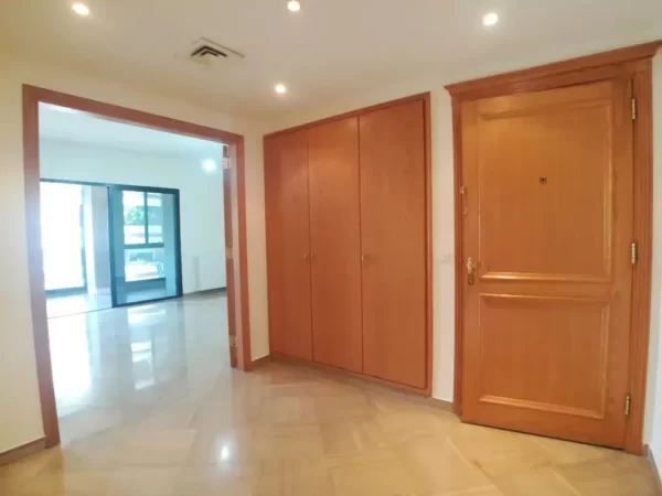 Verdun in charming luxurious building - Image 2